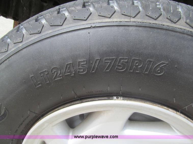 image for item I7044 2007 Ford 946 van