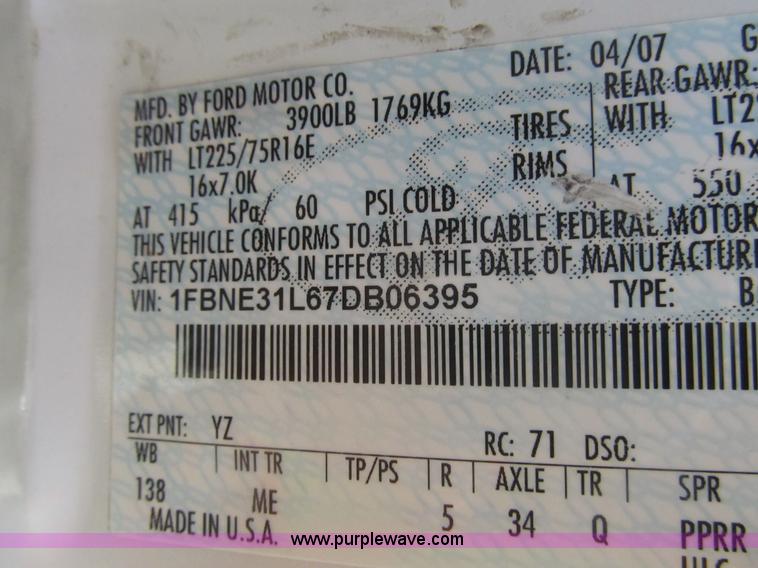 image for item I7044 2007 Ford 946 van