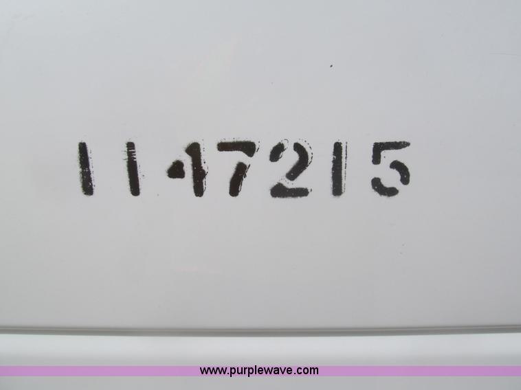 image for item I7044 2007 Ford 946 van