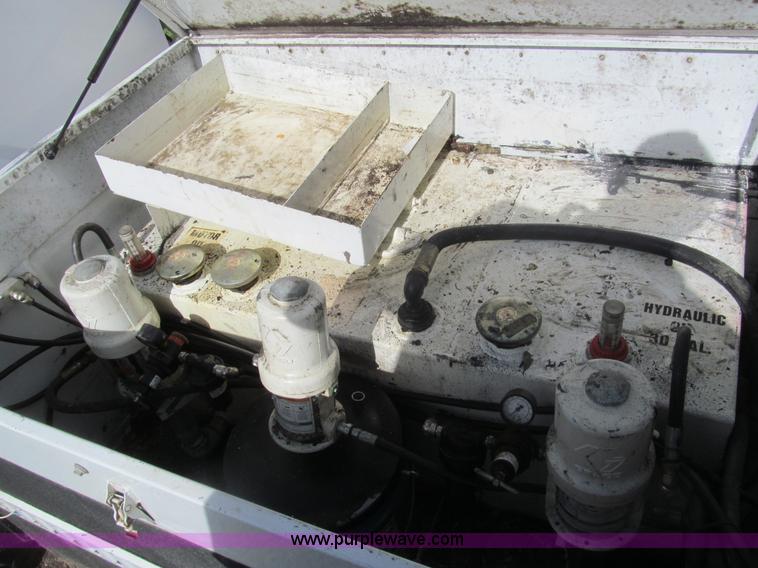 image for item I7046 2007 Ford F350 Super Duty XL service truck