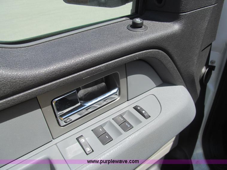 image for item I7050 2011 Ford F150 XLT SuperCrew pickup truck