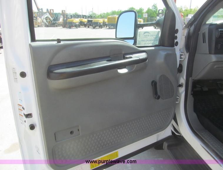 image for item I7051 2006 Ford F550 Super Duty XL service truck
