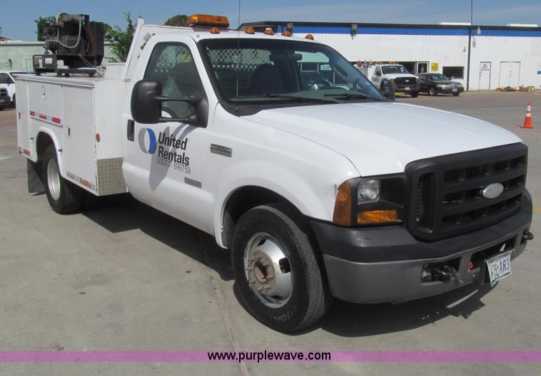 image for item I7052 2006 Ford F350 Super Duty XL service truck