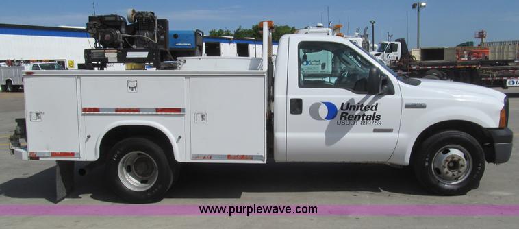 image for item I7052 2006 Ford F350 Super Duty XL service truck