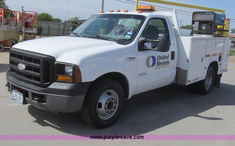 image for item I7052 2006 Ford F350 Super Duty XL service truck