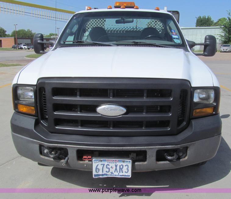 image for item I7052 2006 Ford F350 Super Duty XL service truck