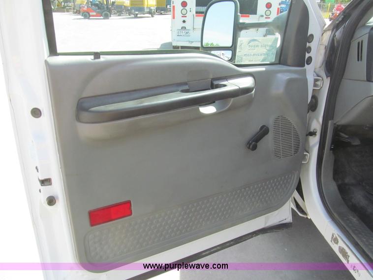 image for item I7052 2006 Ford F350 Super Duty XL service truck