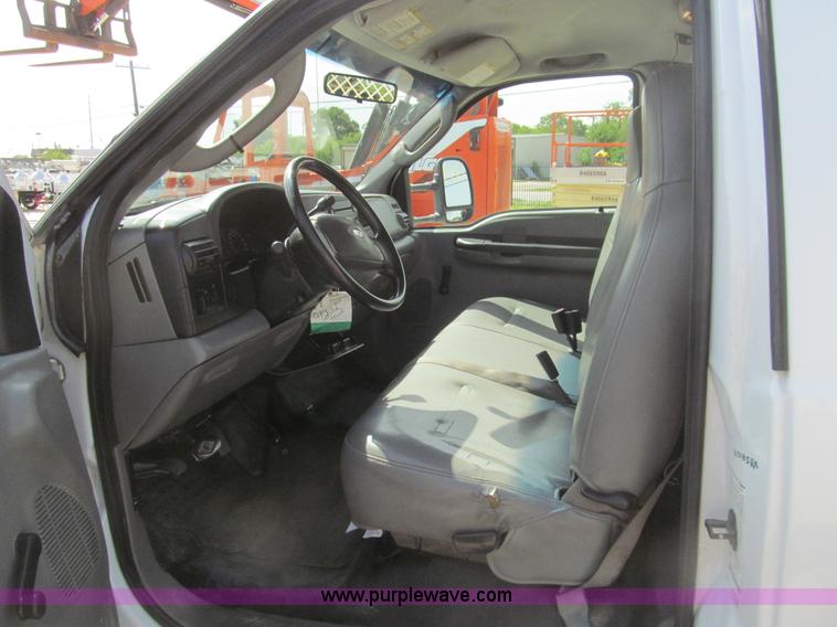 image for item I7052 2006 Ford F350 Super Duty XL service truck