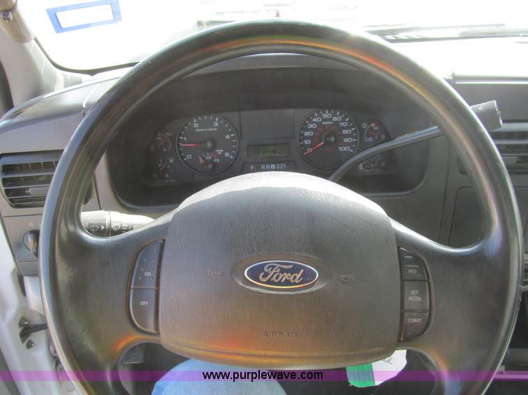image for item I7052 2006 Ford F350 Super Duty XL service truck