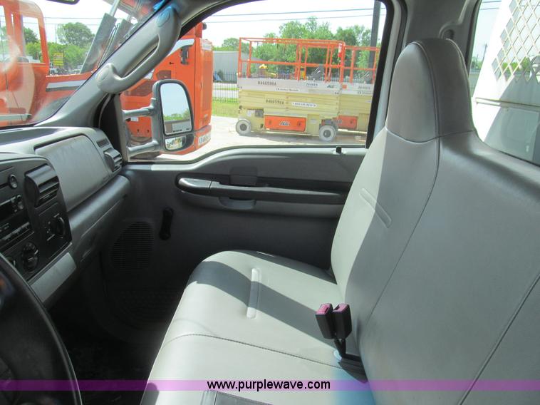 image for item I7052 2006 Ford F350 Super Duty XL service truck