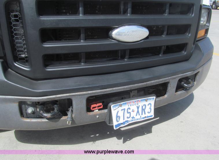 image for item I7052 2006 Ford F350 Super Duty XL service truck