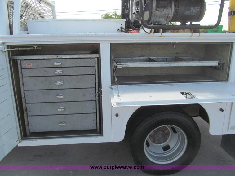 image for item I7052 2006 Ford F350 Super Duty XL service truck