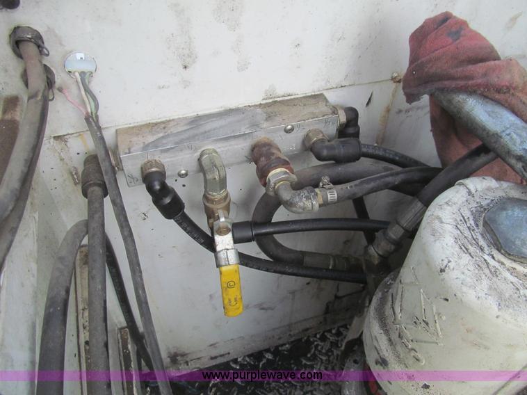 image for item I7052 2006 Ford F350 Super Duty XL service truck