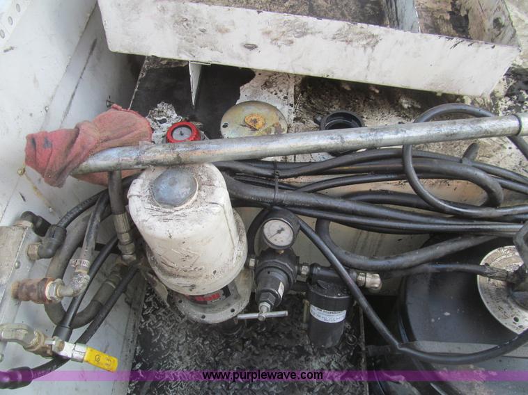 image for item I7052 2006 Ford F350 Super Duty XL service truck