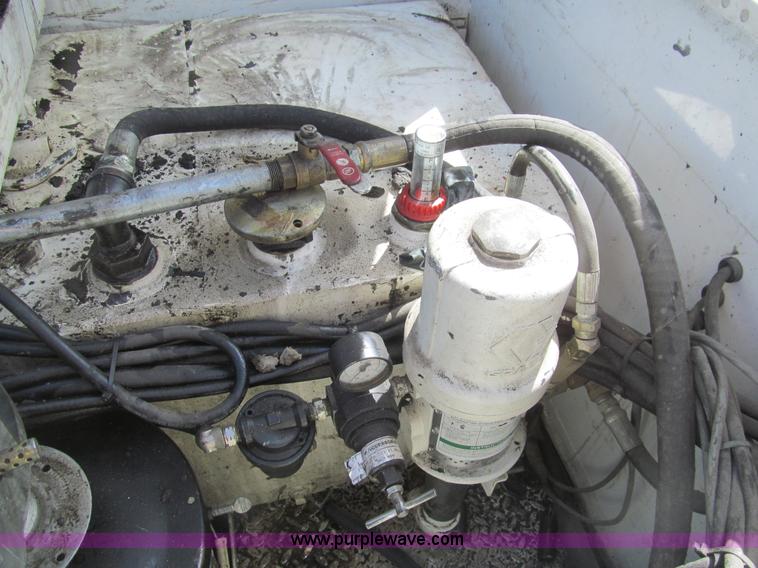 image for item I7052 2006 Ford F350 Super Duty XL service truck