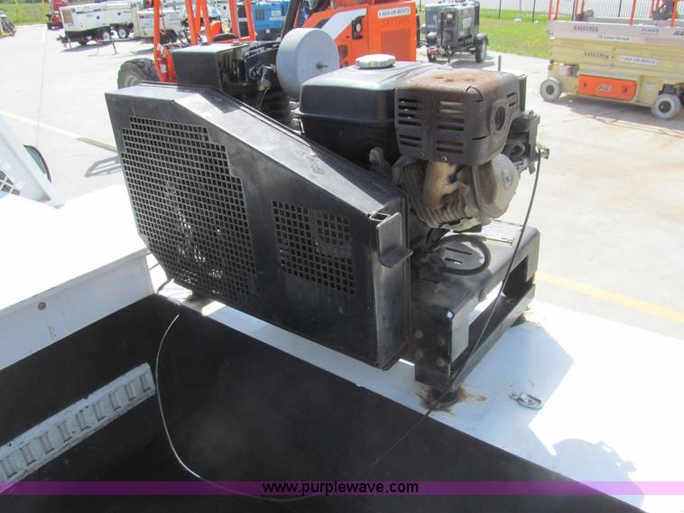 image for item I7052 2006 Ford F350 Super Duty XL service truck