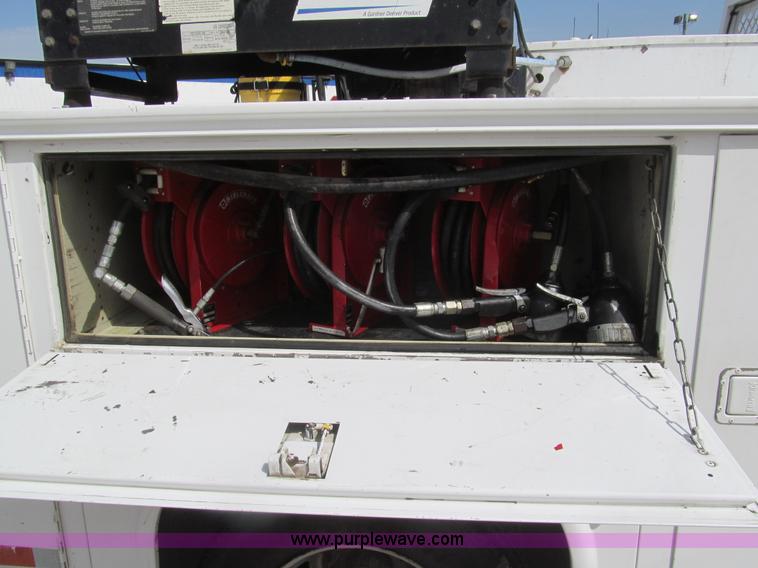 image for item I7052 2006 Ford F350 Super Duty XL service truck