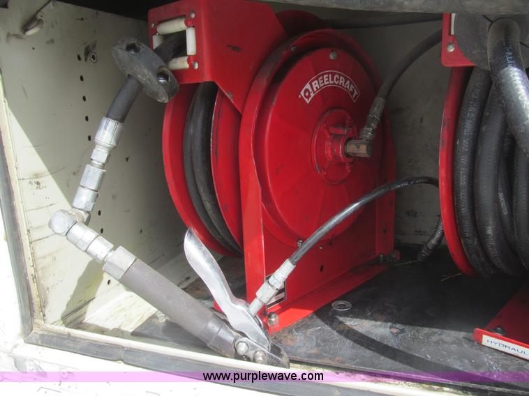 image for item I7052 2006 Ford F350 Super Duty XL service truck