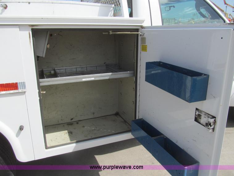 image for item I7052 2006 Ford F350 Super Duty XL service truck