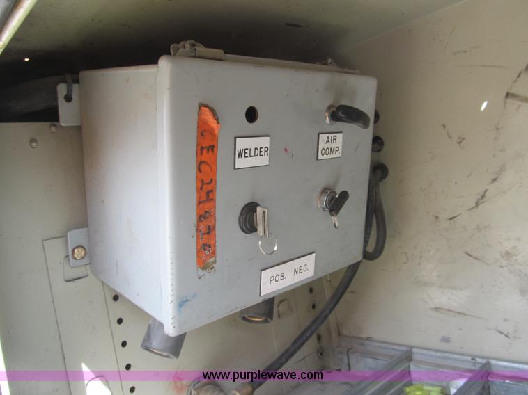 image for item I7052 2006 Ford F350 Super Duty XL service truck