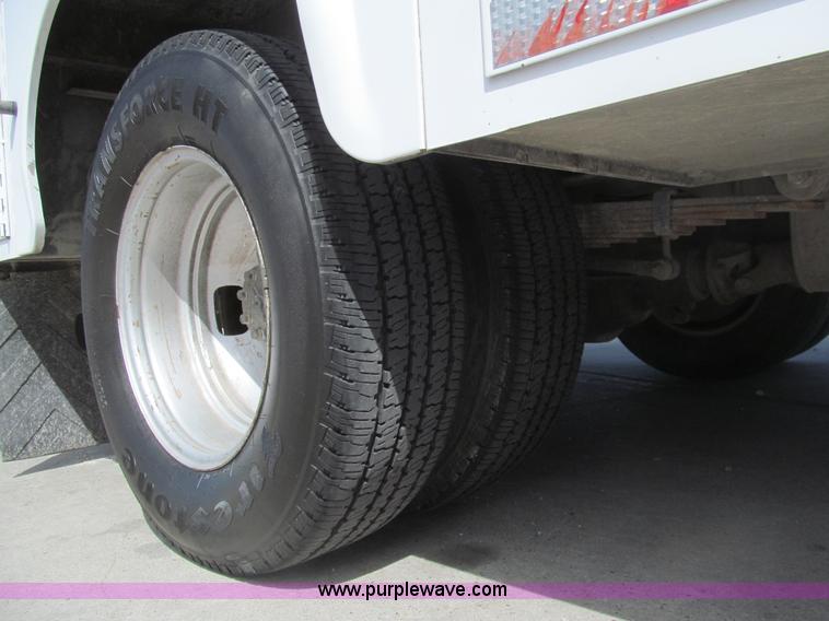 image for item I7052 2006 Ford F350 Super Duty XL service truck