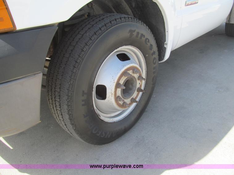 image for item I7052 2006 Ford F350 Super Duty XL service truck