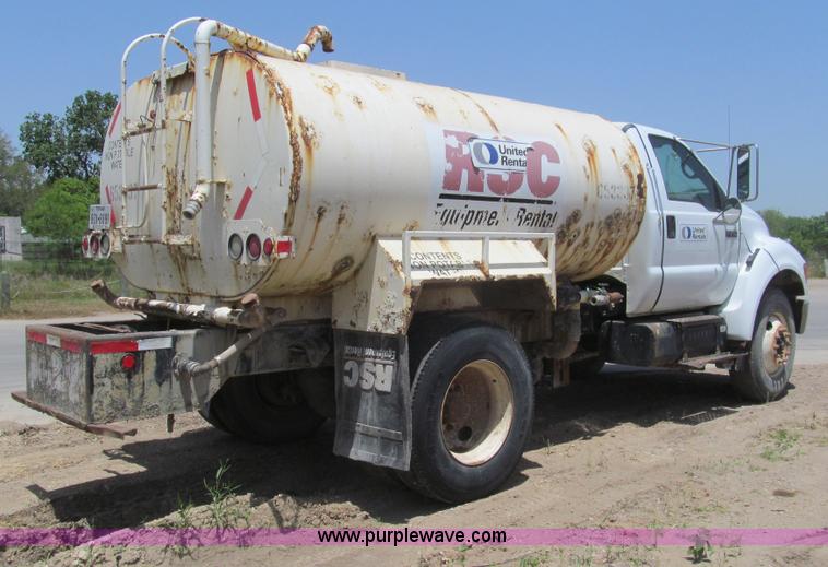 image for item I7058 2007 Ford F750 Super Duty XL water truck