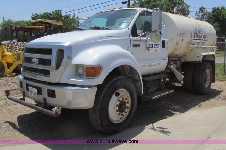 image for item I7058 2007 Ford F750 Super Duty XL water truck