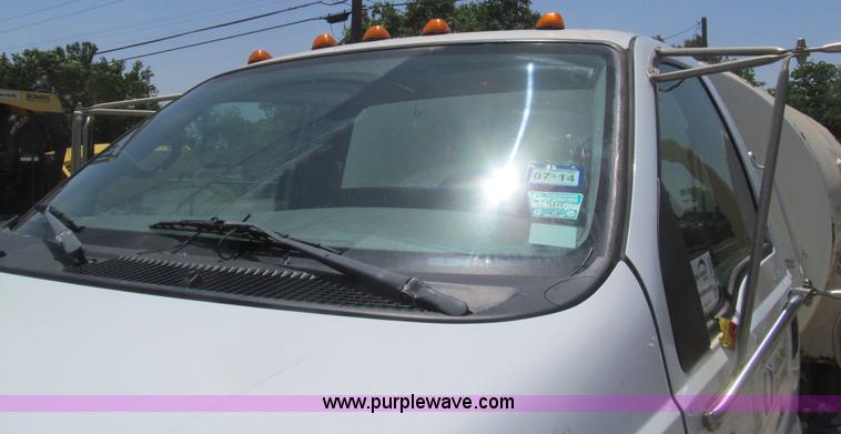 image for item I7058 2007 Ford F750 Super Duty XL water truck