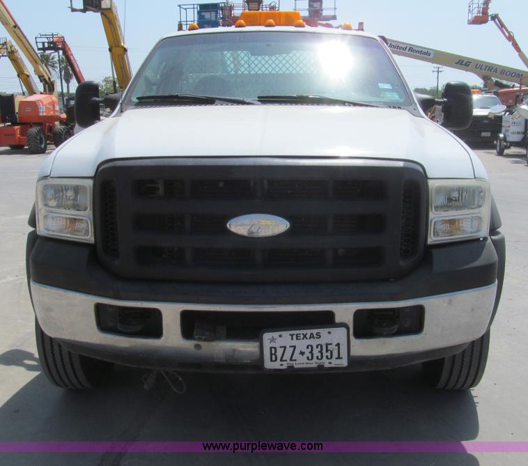 image for item I7059 2006 Ford F550 XL service truck