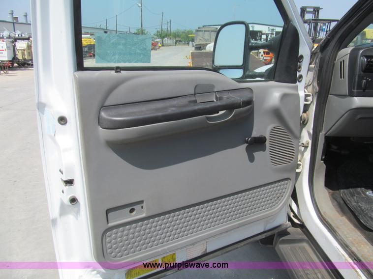 image for item I7059 2006 Ford F550 XL service truck