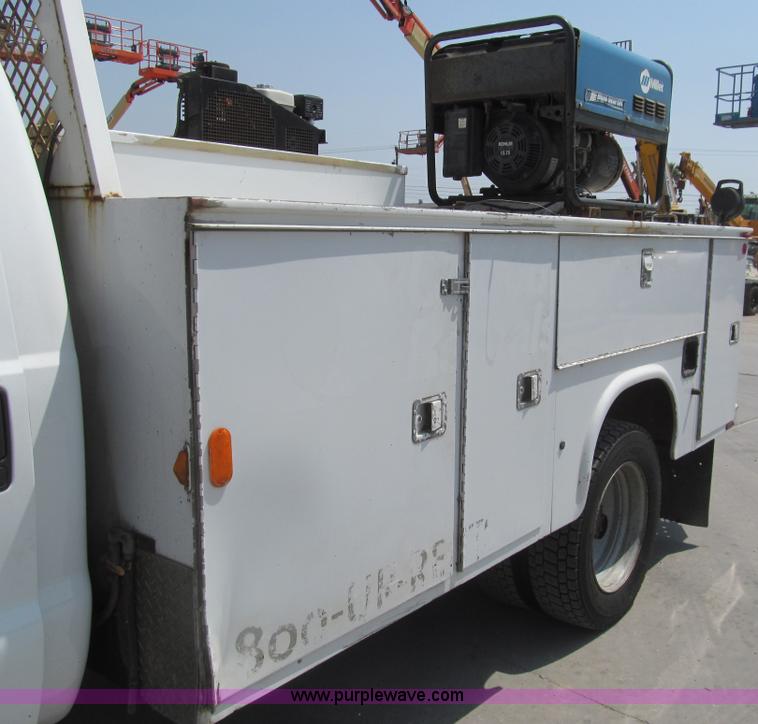image for item I7059 2006 Ford F550 XL service truck