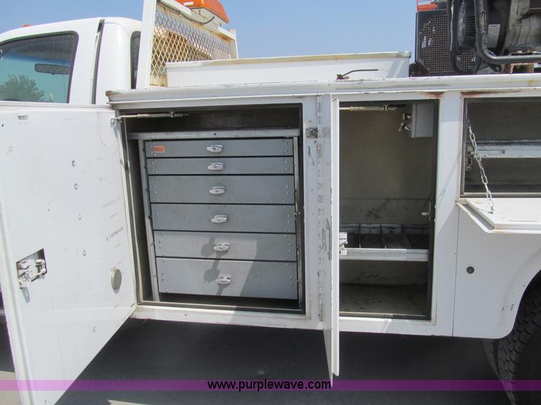 image for item I7059 2006 Ford F550 XL service truck