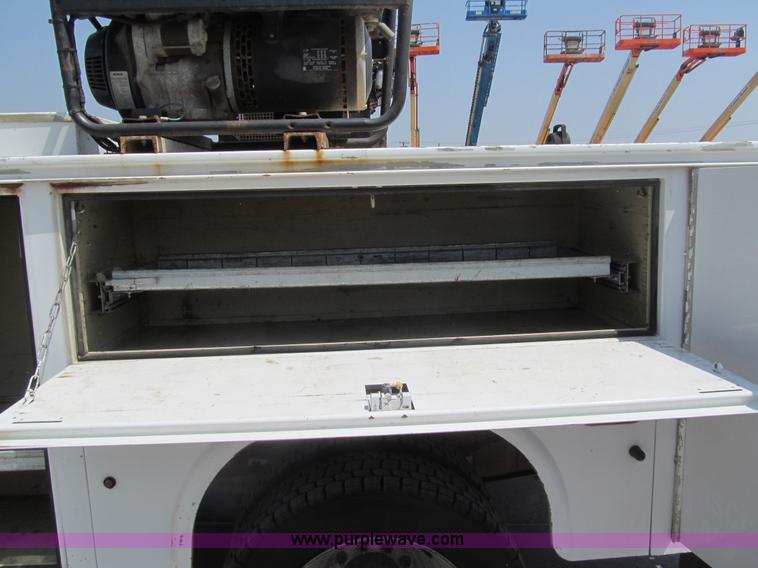 image for item I7059 2006 Ford F550 XL service truck