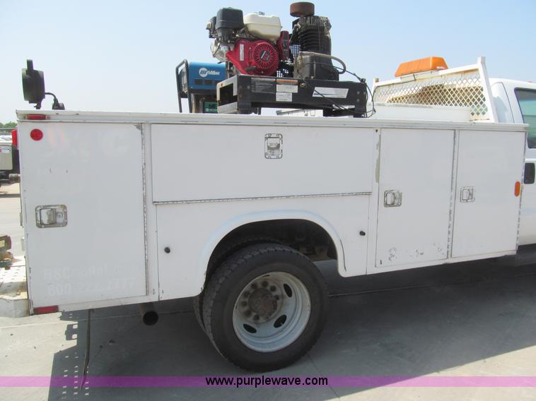 image for item I7059 2006 Ford F550 XL service truck