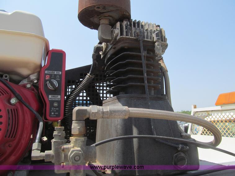 image for item I7059 2006 Ford F550 XL service truck