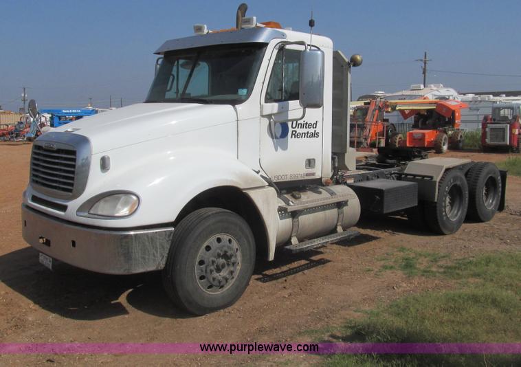 image for item I7060 2009 Freightliner Columbia CDL120 semi truck