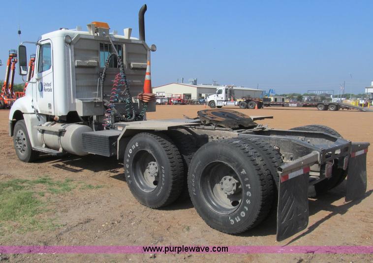 image for item I7060 2009 Freightliner Columbia CDL120 semi truck