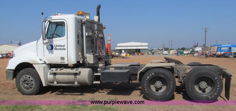 image for item I7060 2009 Freightliner Columbia CDL120 semi truck