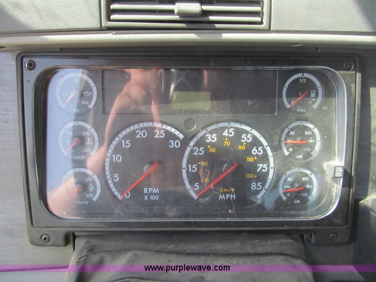 image for item I7060 2009 Freightliner Columbia CDL120 semi truck