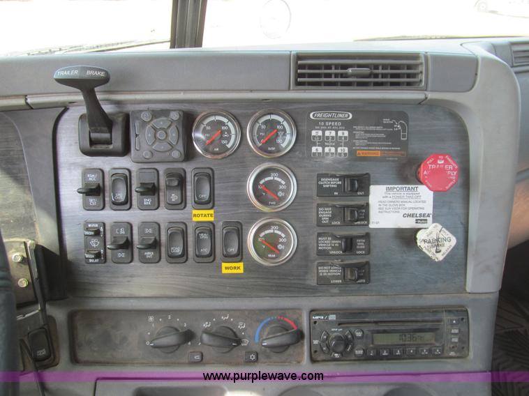 image for item I7060 2009 Freightliner Columbia CDL120 semi truck