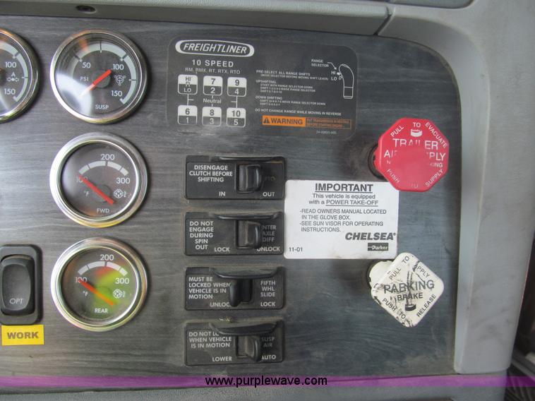 image for item I7060 2009 Freightliner Columbia CDL120 semi truck