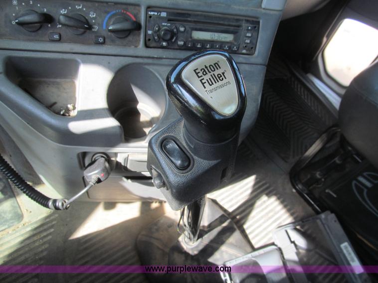 image for item I7060 2009 Freightliner Columbia CDL120 semi truck