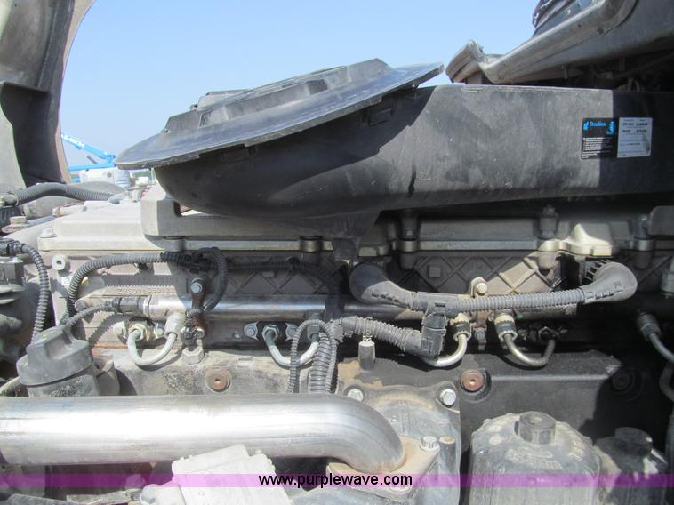 image for item I7060 2009 Freightliner Columbia CDL120 semi truck