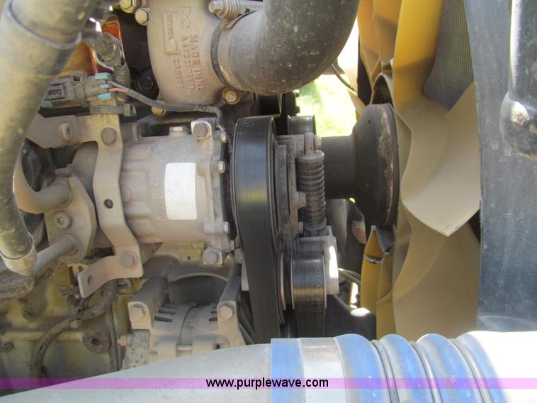 image for item I7060 2009 Freightliner Columbia CDL120 semi truck