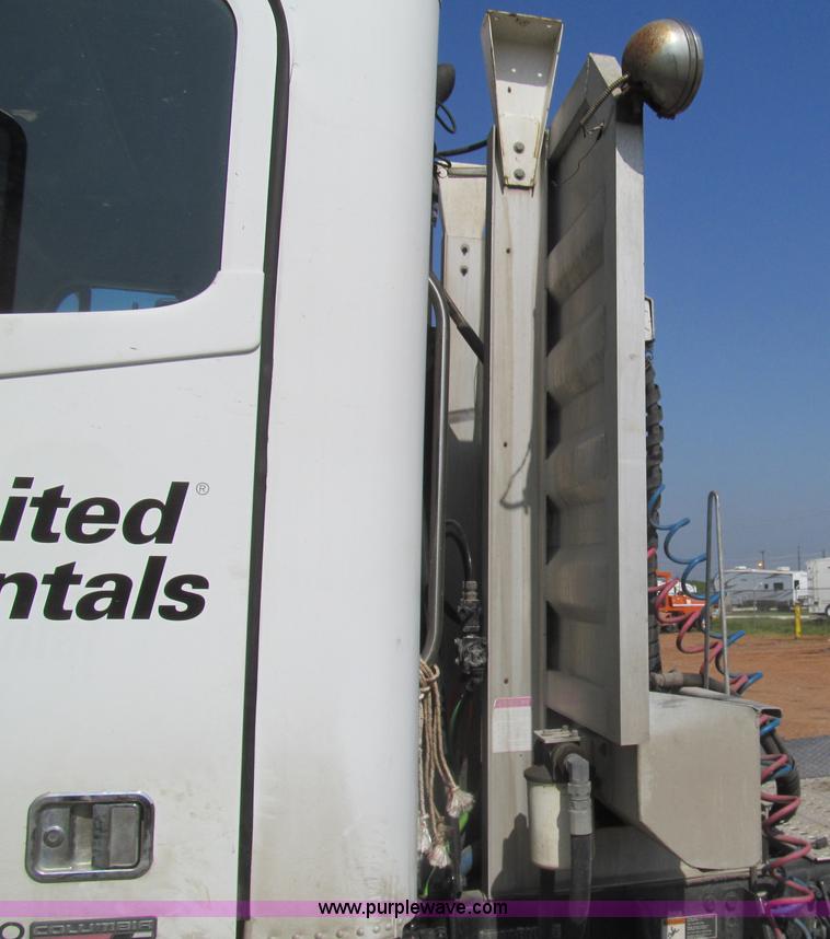 image for item I7060 2009 Freightliner Columbia CDL120 semi truck