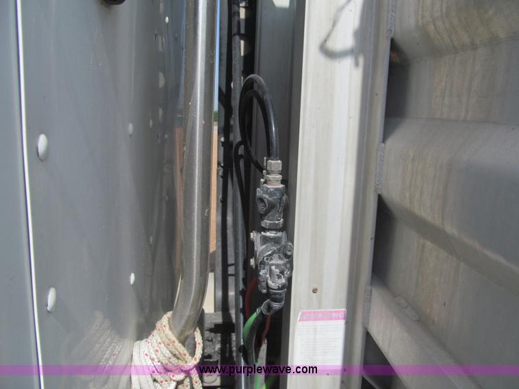 image for item I7060 2009 Freightliner Columbia CDL120 semi truck