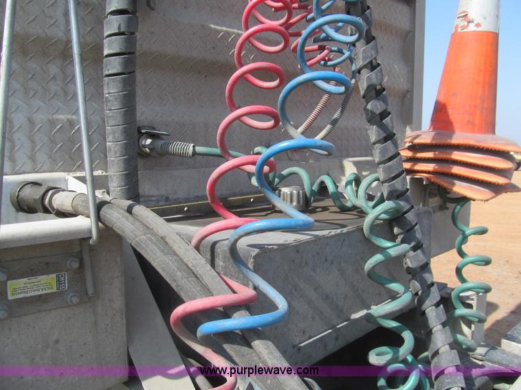 image for item I7060 2009 Freightliner Columbia CDL120 semi truck