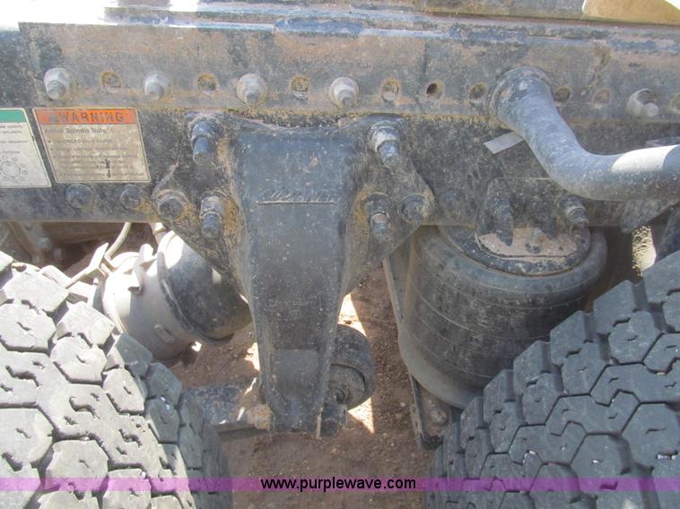 image for item I7060 2009 Freightliner Columbia CDL120 semi truck