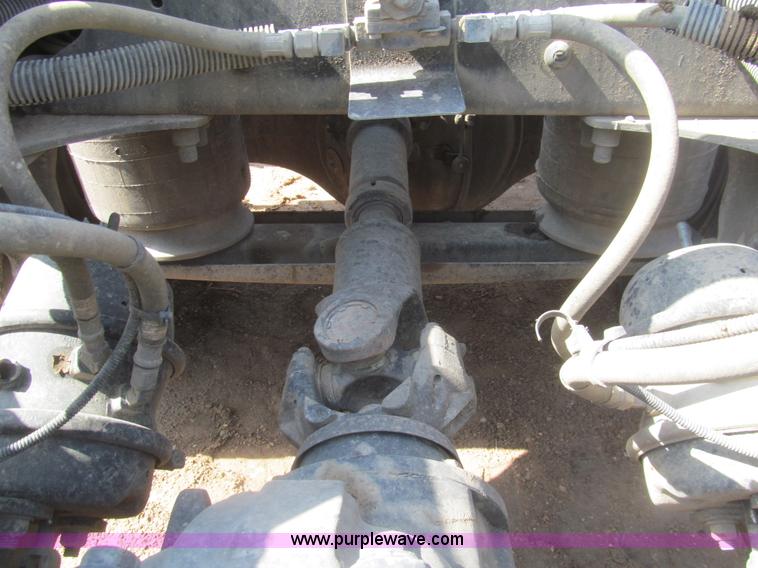 image for item I7060 2009 Freightliner Columbia CDL120 semi truck